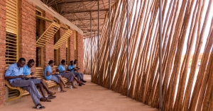 【2022普立茲克建築獎】Diébédo Francis Kéré：建築是創造一個讓人們可以感受快樂和擁有幸福的環境